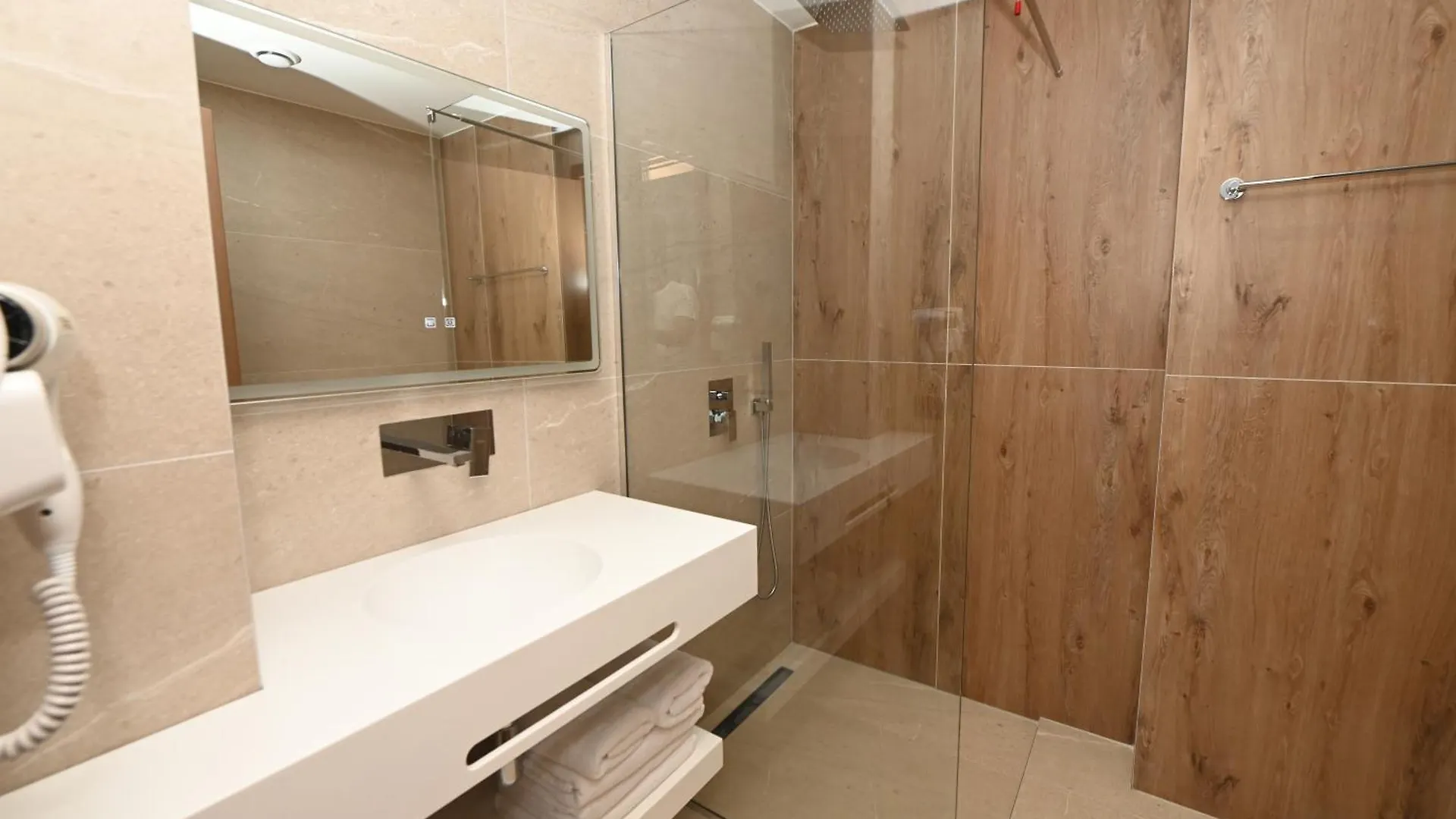 Monun Hotel Ksamil Albania