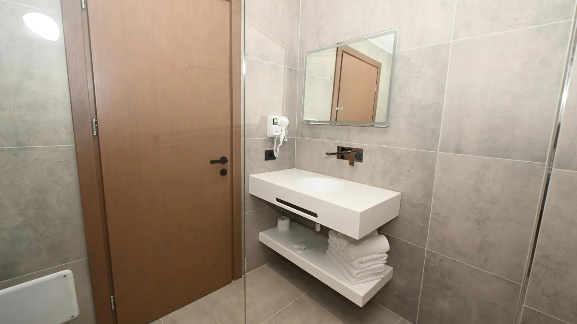Monun Hotel Ksamil
