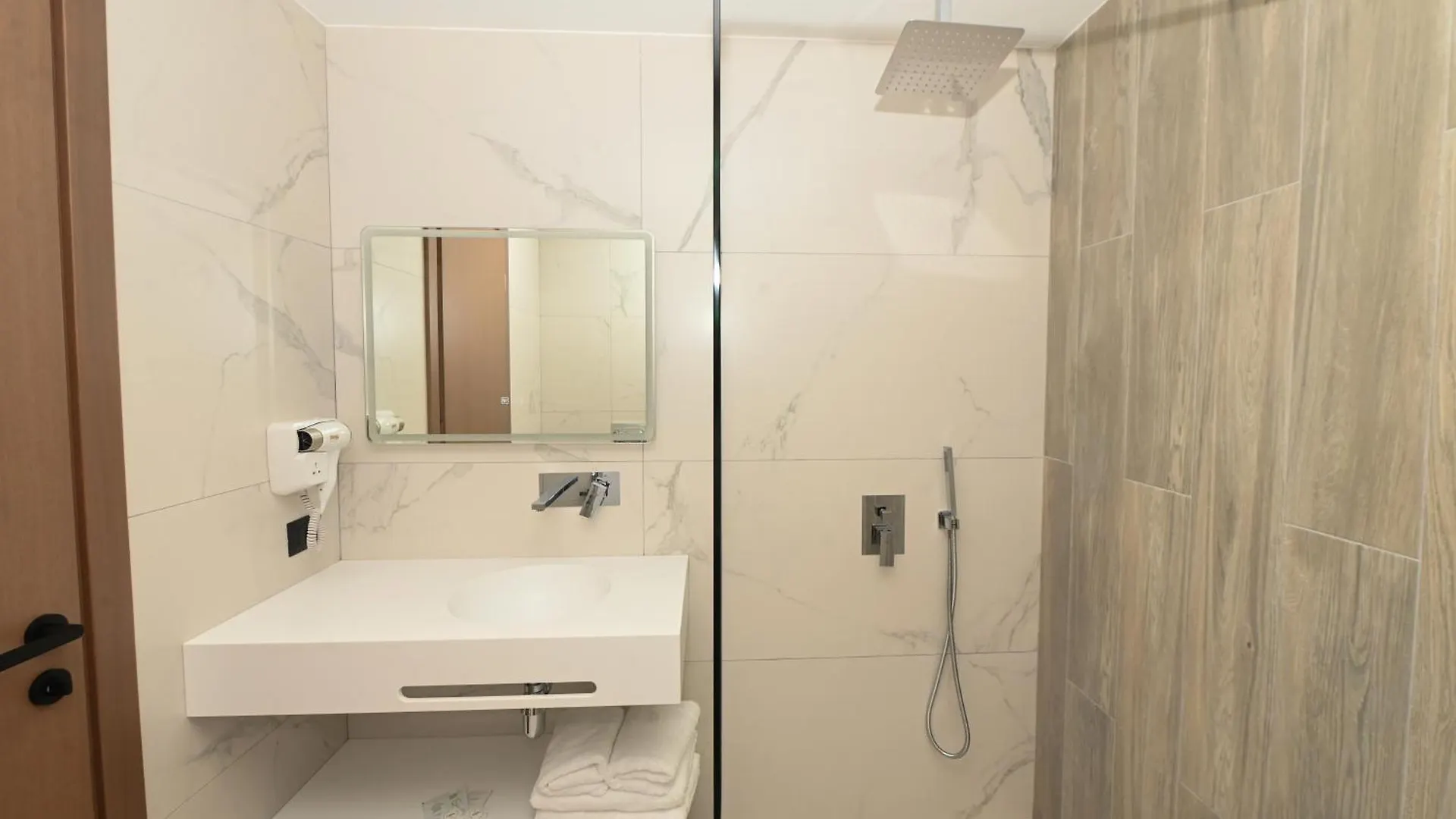 Monun Hotel Ksamil Albania