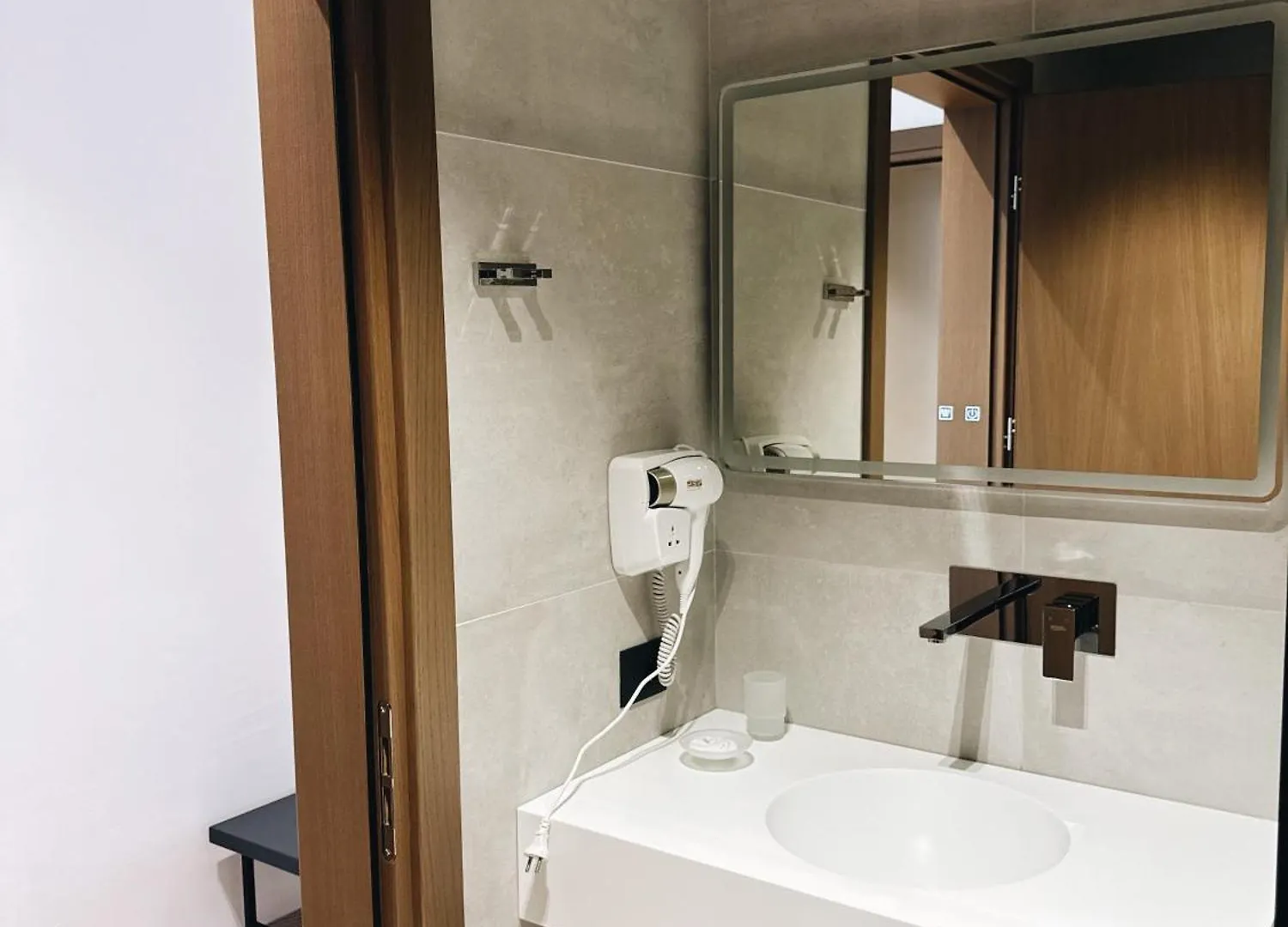 Monun Hotel Ksamil