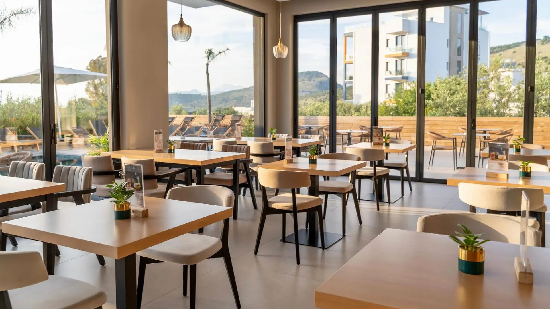 Monun Hotel Ksamil